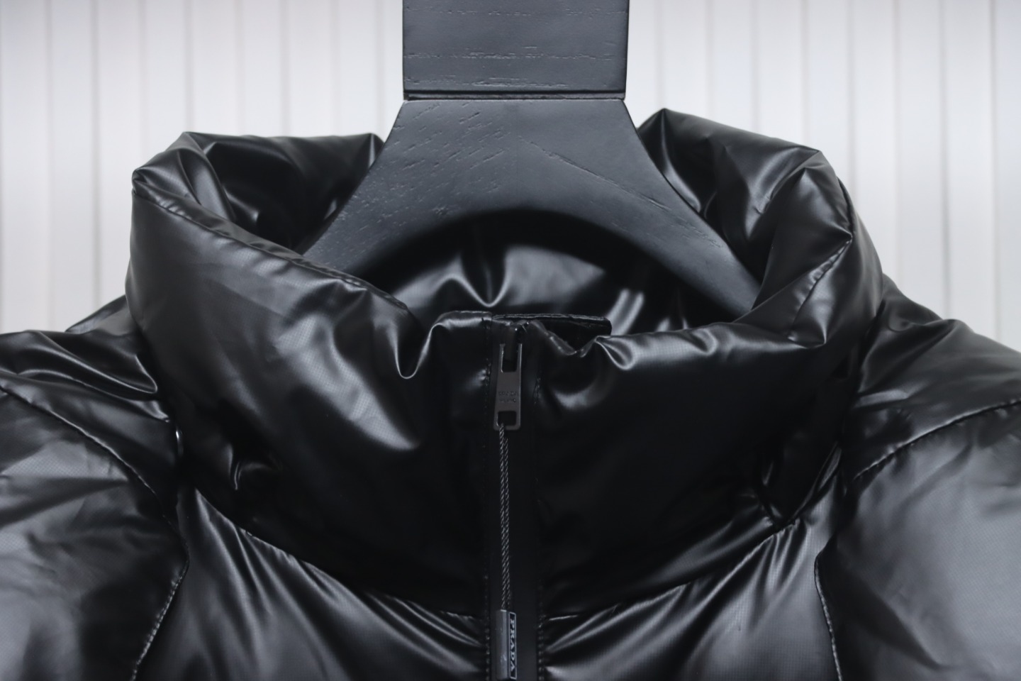 Prada 21fw Classic Triangle Logo Detachable Down Jacket Black