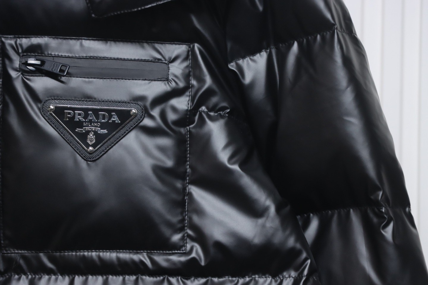 Prada 21fw Classic Triangle Logo Detachable Down Jacket Black