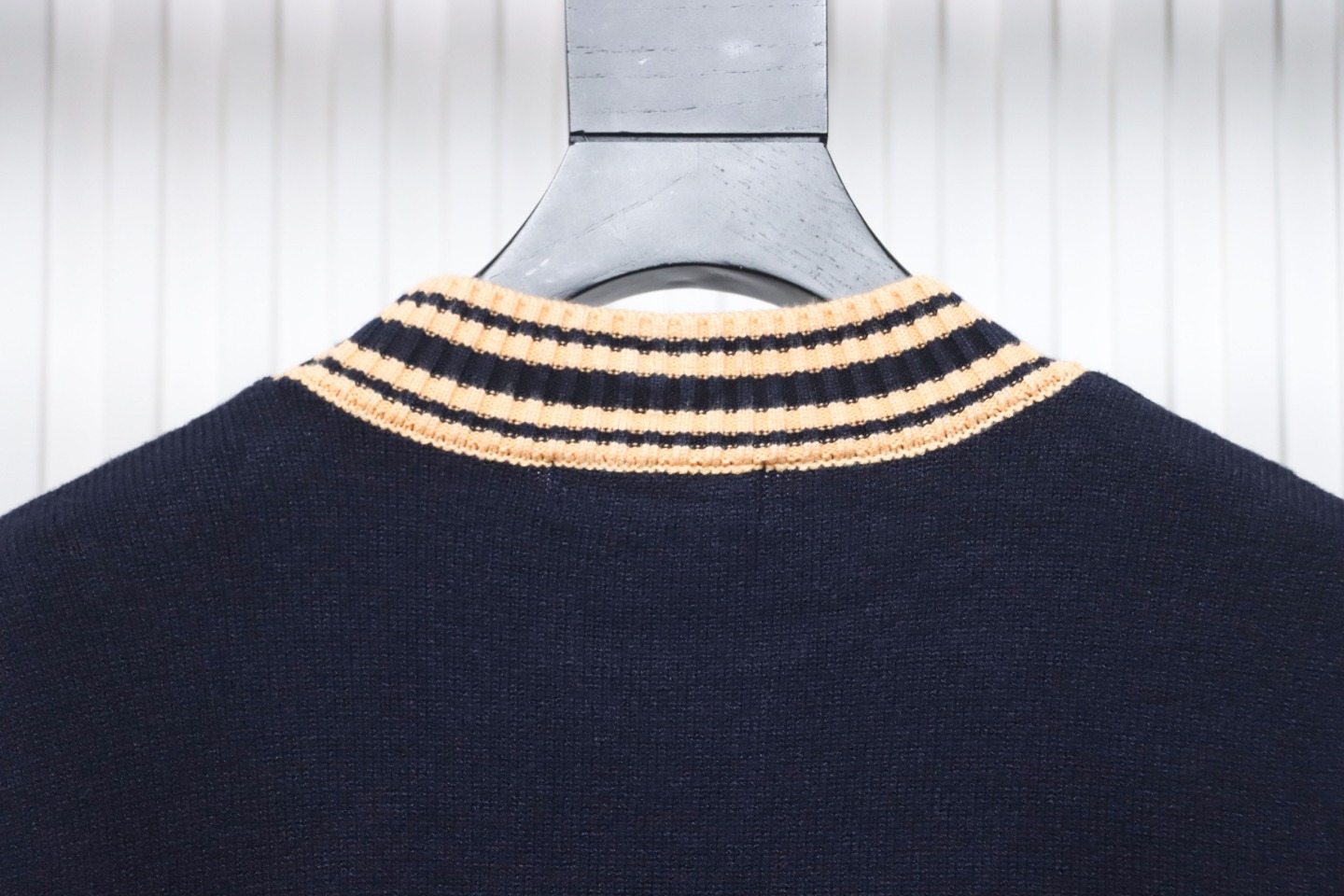 Prada 24ss Contrast Color Knitted Crew Neck Sweater