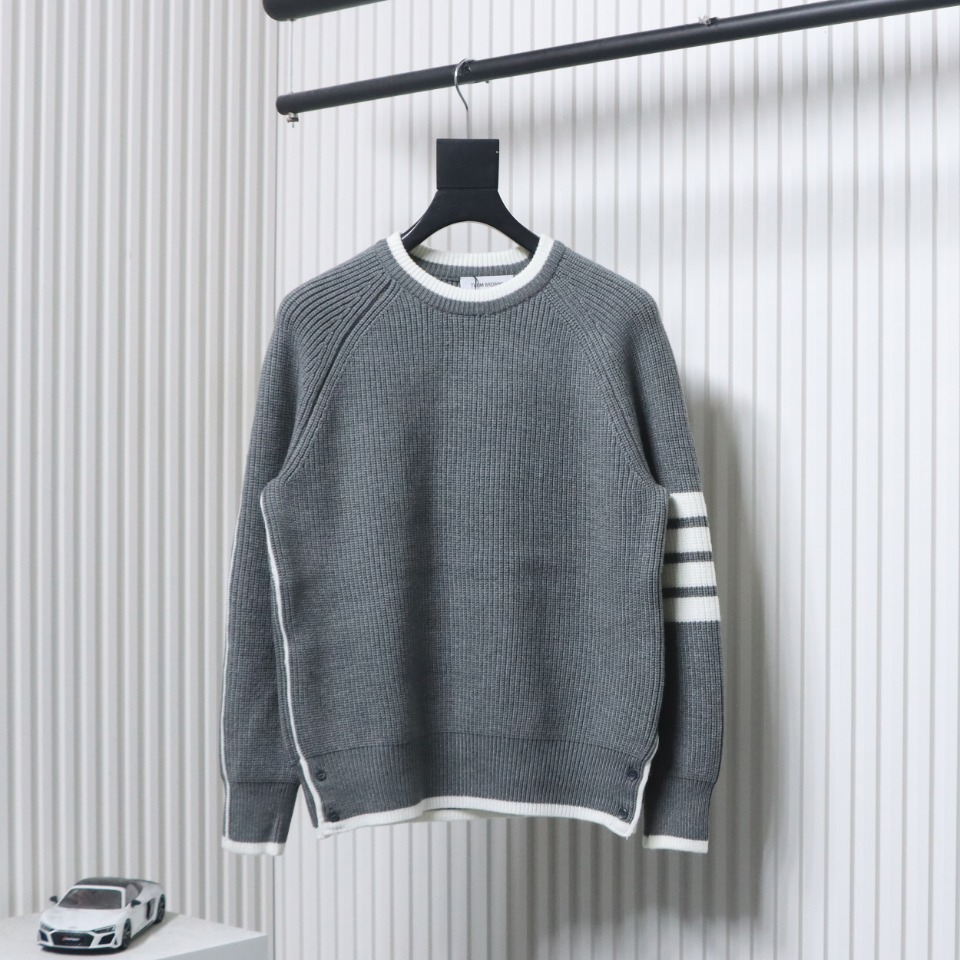 Thom Browne New Season Four-Striped Color-Blocked Long-Sleeved Round Neck Sweater Grey