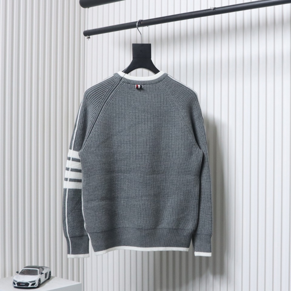 Thom Browne New Season Four-Striped Color-Blocked Long-Sleeved Round Neck Sweater Grey