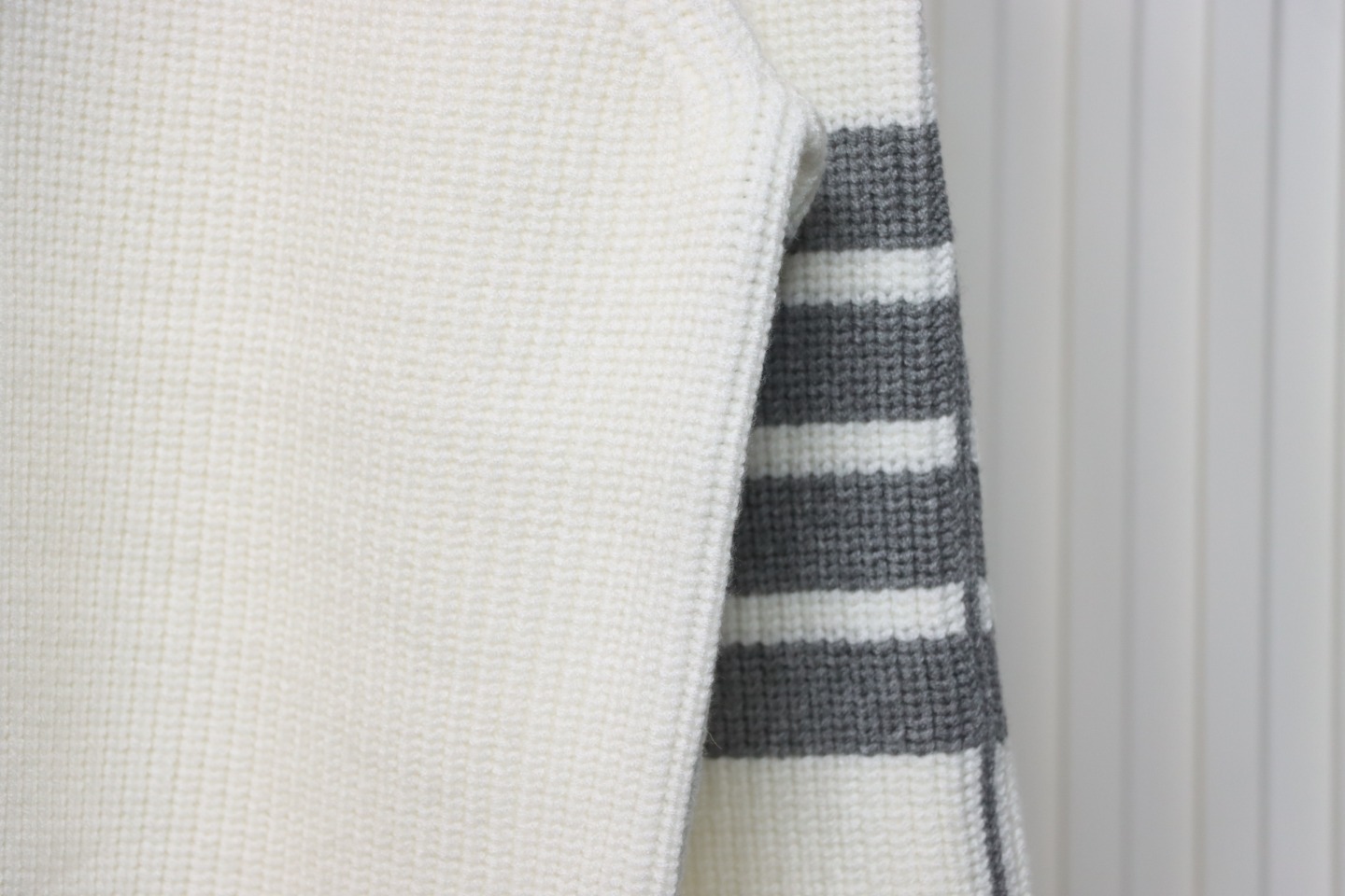 Thom Browne New Season Four-Striped Color-Blocked Long-Sleeved Round Neck Sweater White