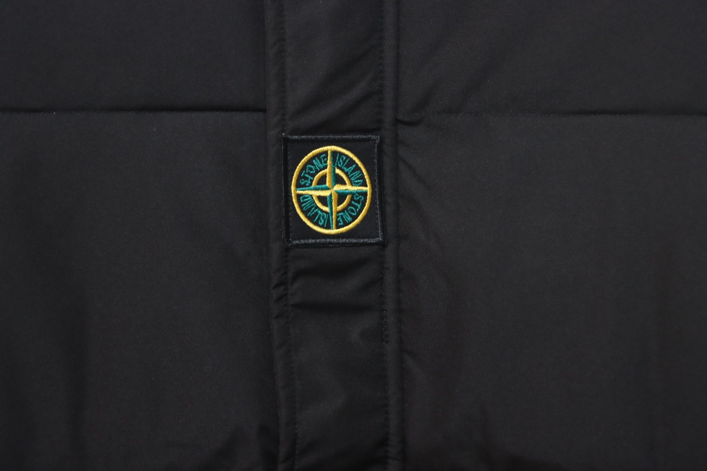 Stone Island Solid Color Zipper Hooded Reversible Down Jacket Black