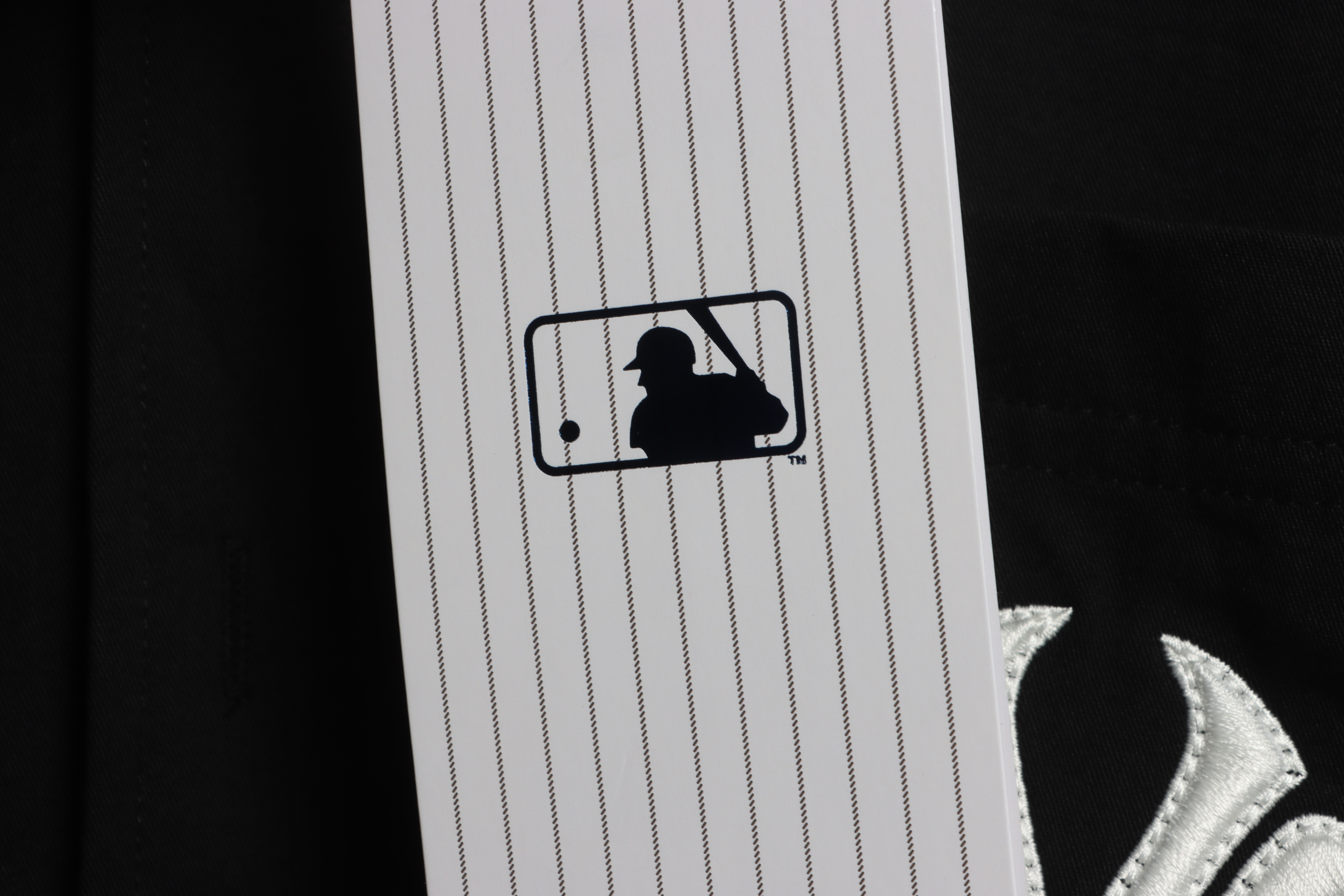 MLB Back Pattern Large Logo Shirt