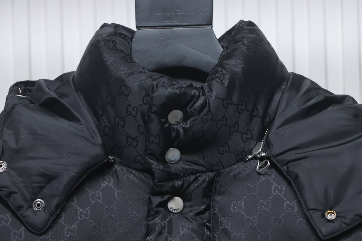 Gucci Full-Print Dark Pattern Jacquard Red And Green Ribbon Down Jacket