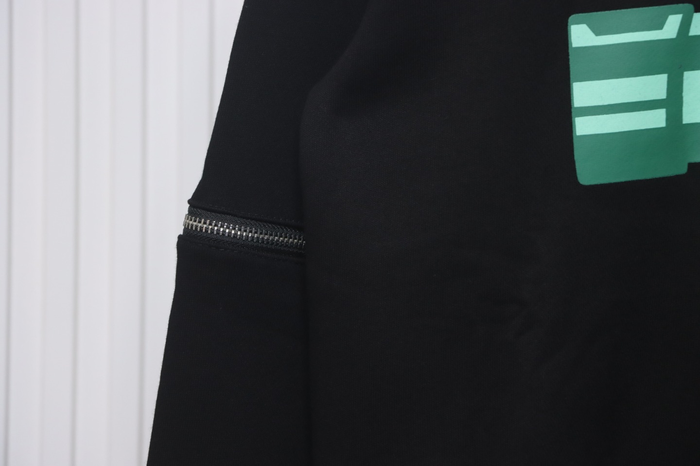 Gucci 24Fw Lipstick Print Sleeves Detachable Hooded Sweatshirt