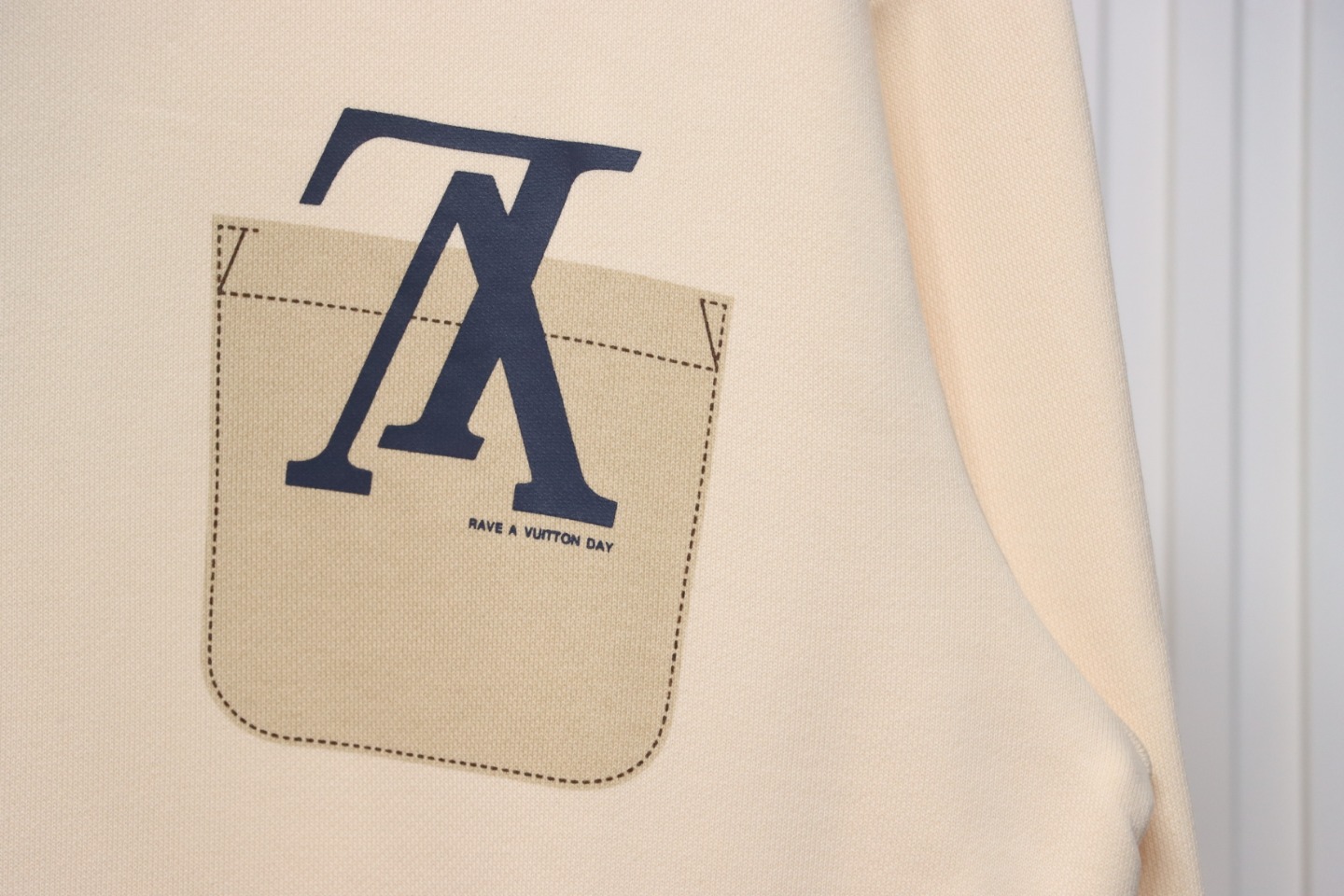 Louis Vuitton 22Fw Fake Pocket Letter Printed Round Neck Sweatshirt Beige