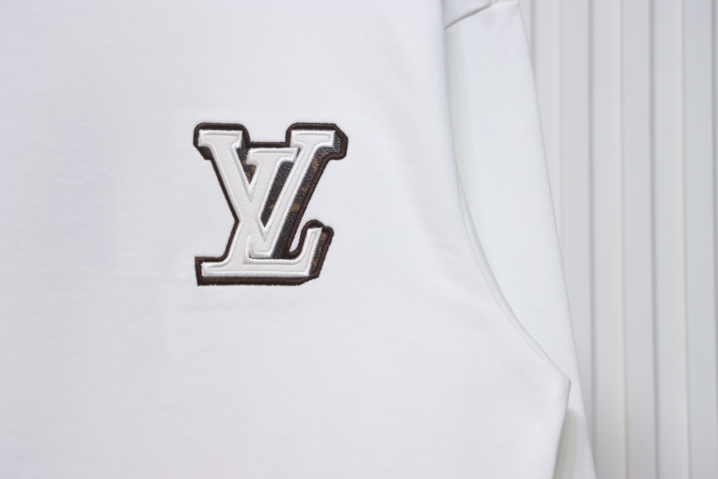 Louis Vuitton 24Fw Leather Label Letter Embroidery Round Neck Sweatshirt White