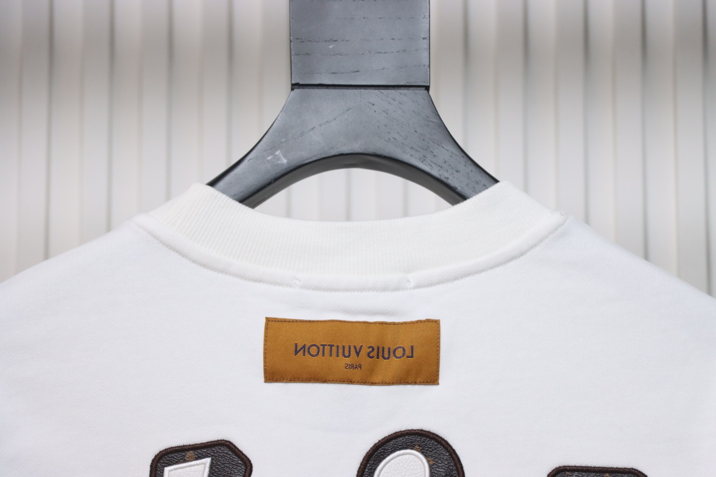 Louis Vuitton 24Fw Leather Label Letter Embroidery Round Neck Sweatshirt White