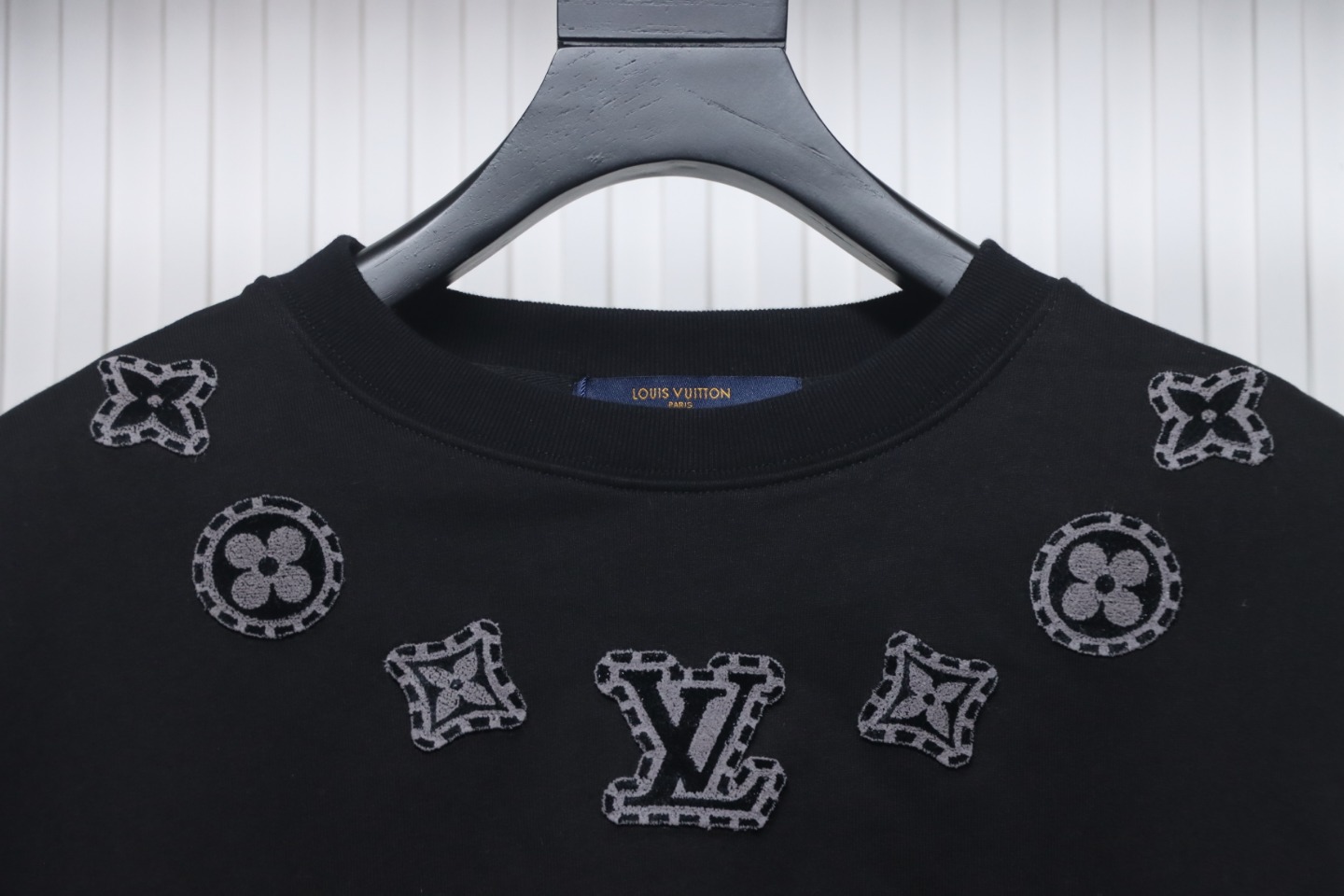 Louis Vuitton Neck Letter Towel Embroidered Round Neck Sweatshirt Black