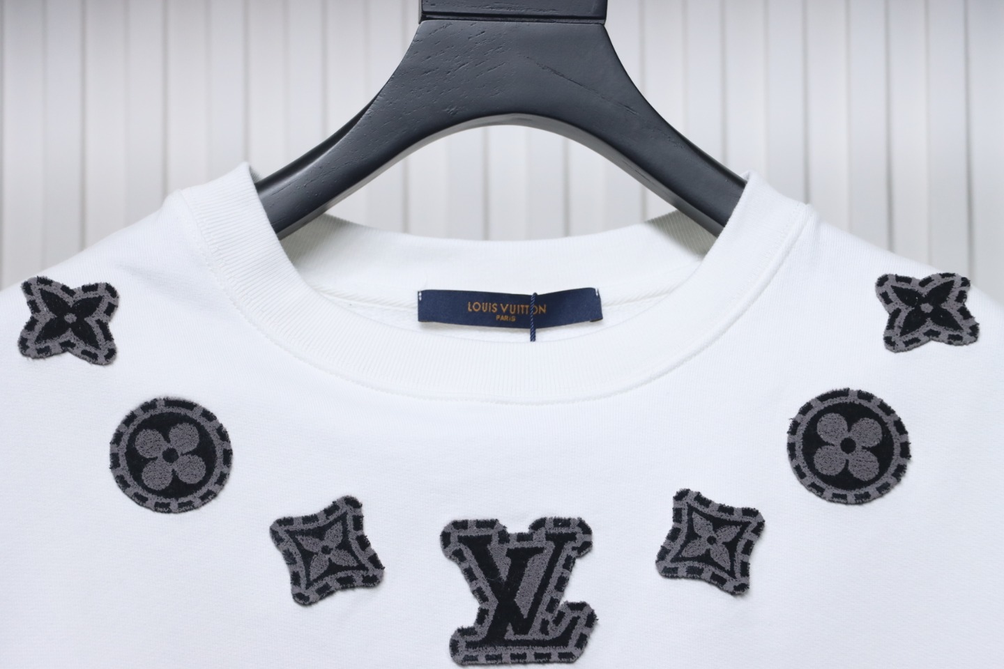 Louis Vuitton Neck Letter Towel Embroidered Round Neck Sweatshirt White