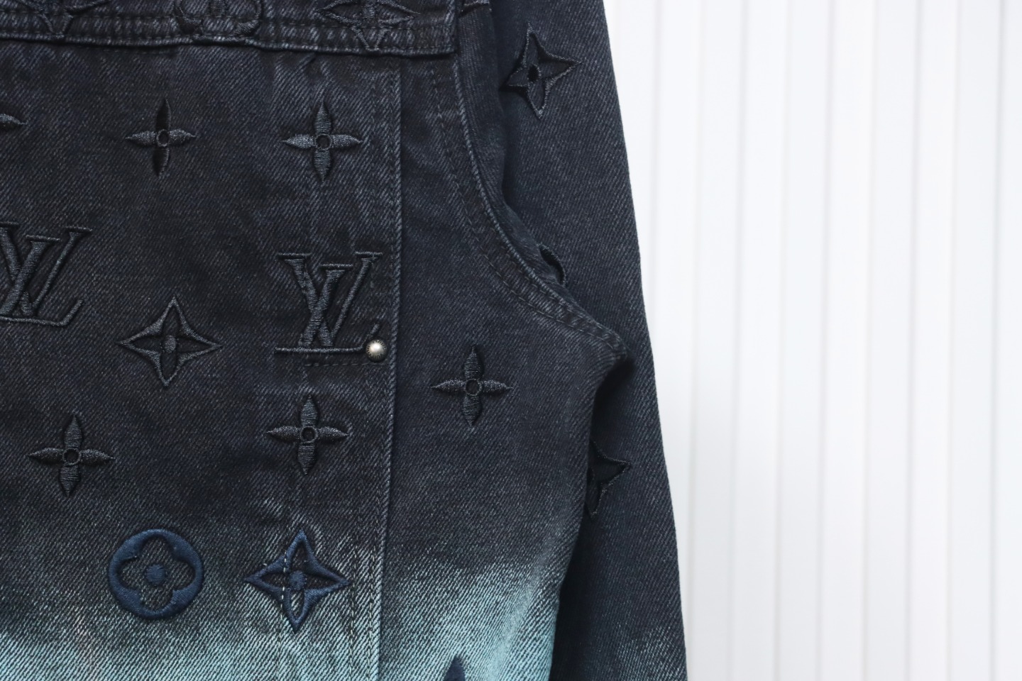Louis Vuitton 24Fw All-Over Embroidered Monogram Gradient Washed Denim Jacket