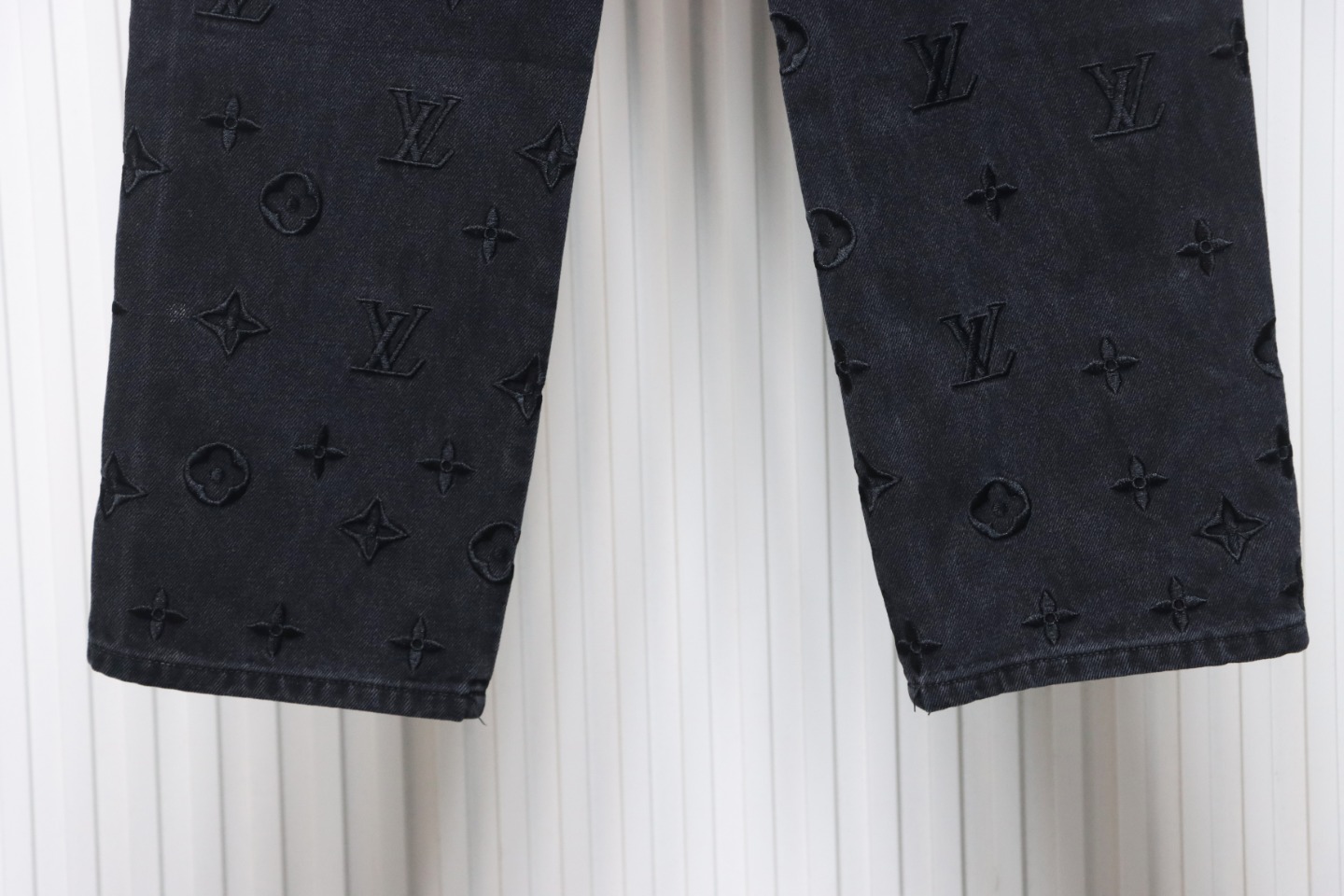 Louis Vuitton 24Fw All-Over Embroidered Monogram Gradient Washed Jeans