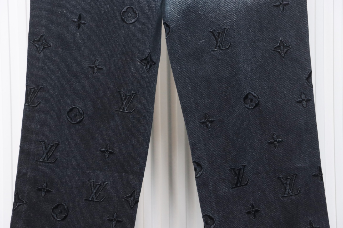 Louis Vuitton 24Fw All-Over Embroidered Monogram Gradient Washed Jeans