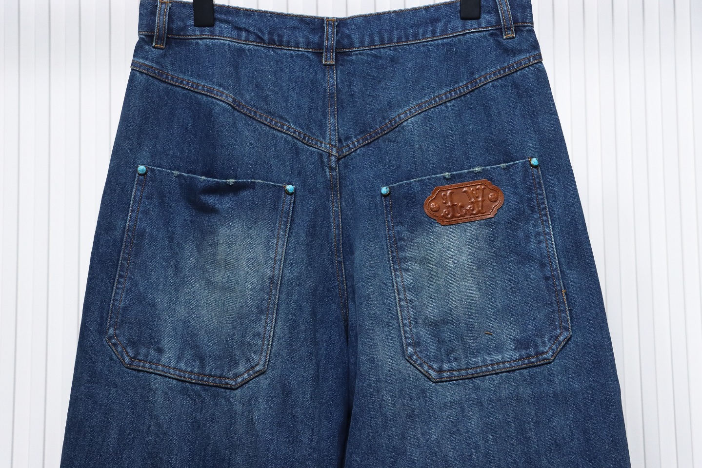 Louis Vuitton 24Fw Enamel Button Washed Distressed Cargo Jeans