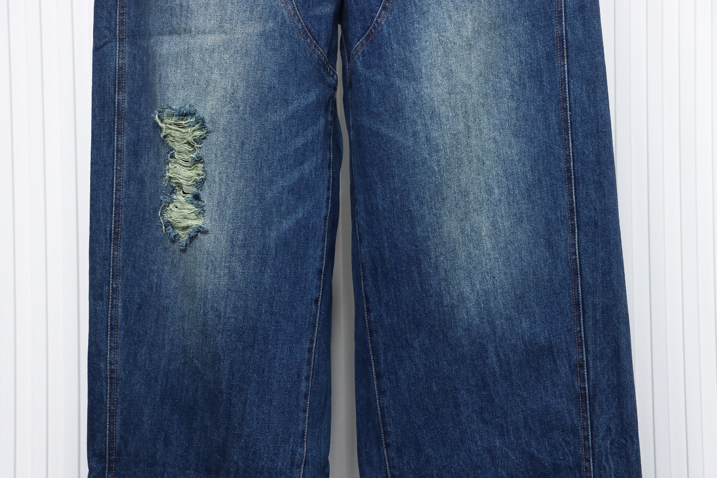 Louis Vuitton 24Fw Enamel Button Washed Distressed Cargo Jeans
