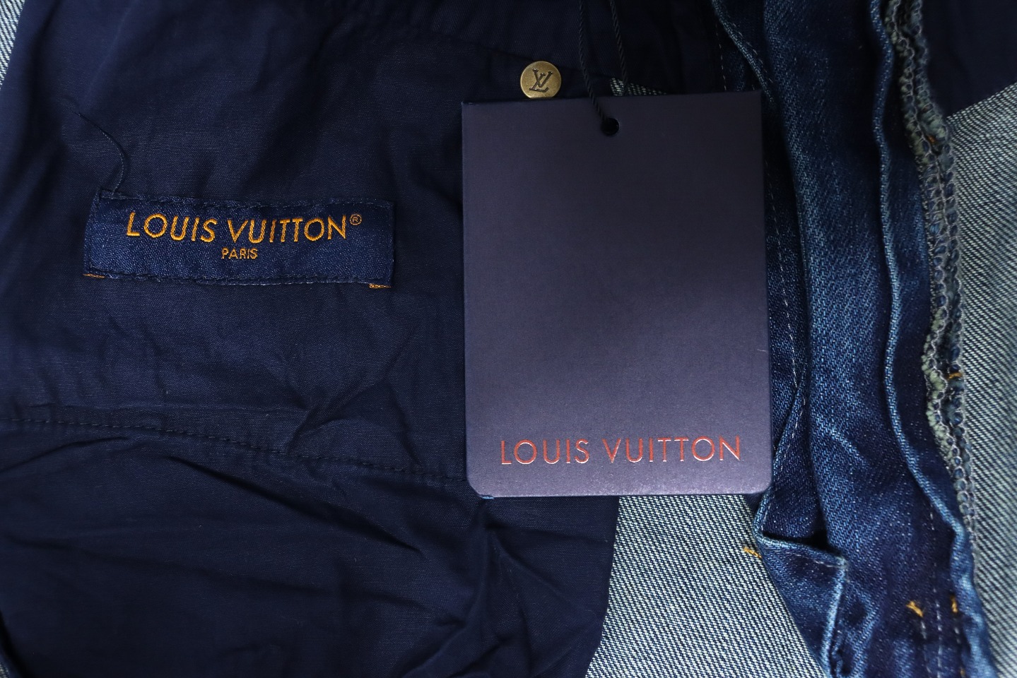 Louis Vuitton 24Fw Enamel Button Washed Distressed Cargo Jeans