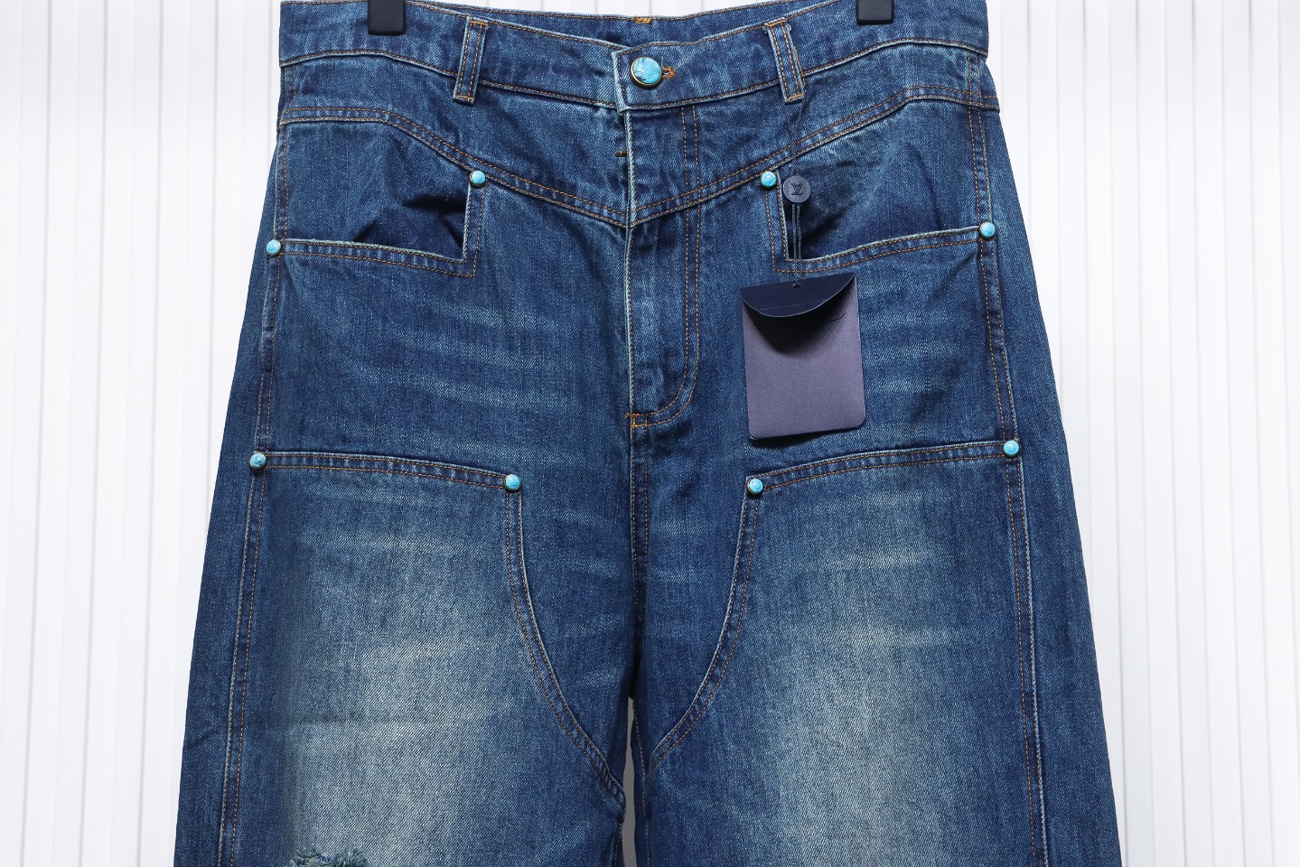 Louis Vuitton 24Fw Enamel Button Washed Distressed Cargo Jeans