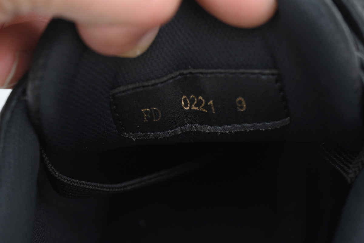 Louis Vuitton Trainer Black Rivets 