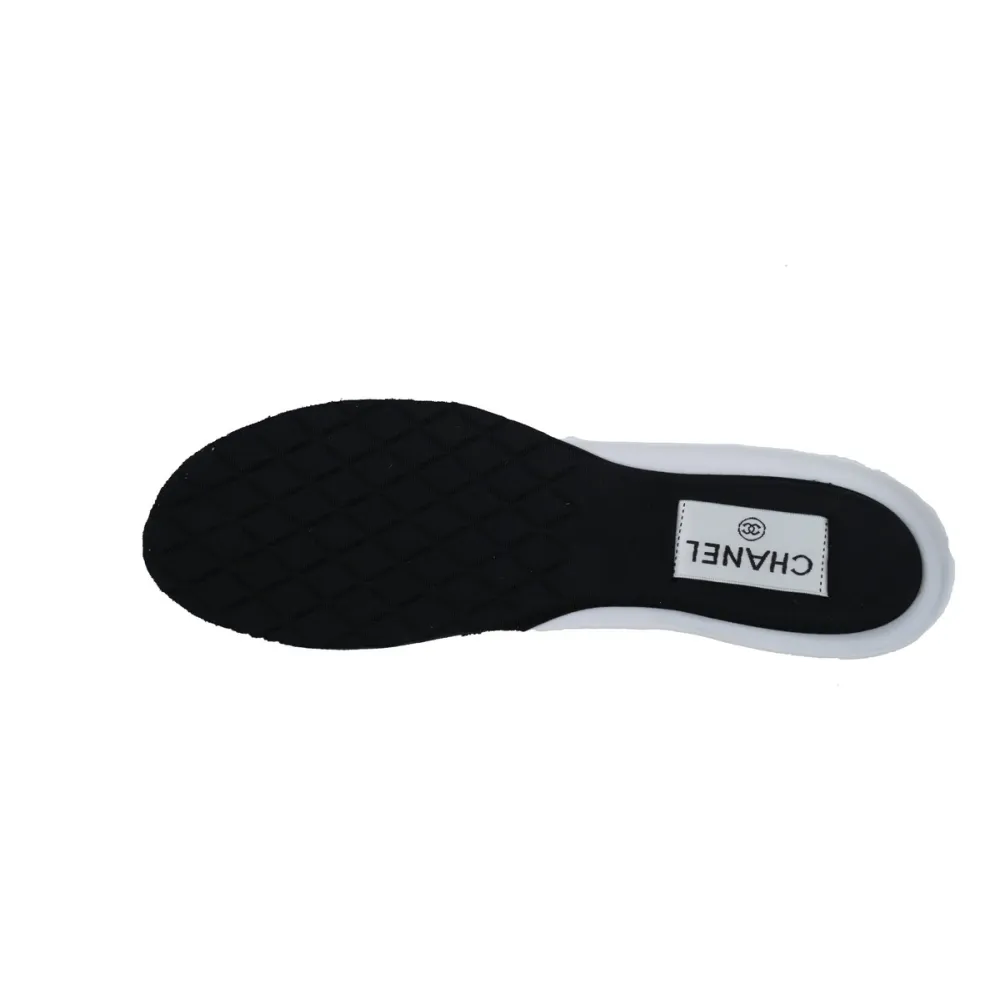 Chanel CC Logo Sneaker Silver Black