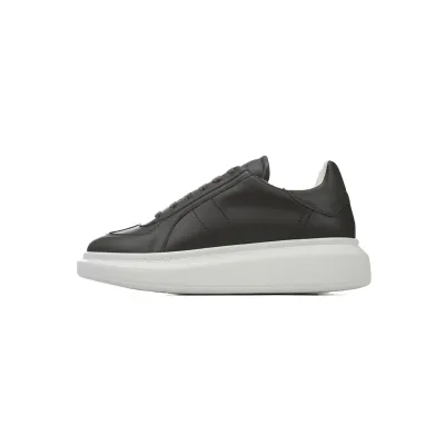 Alexander McQueen Sneaker Black and White 01