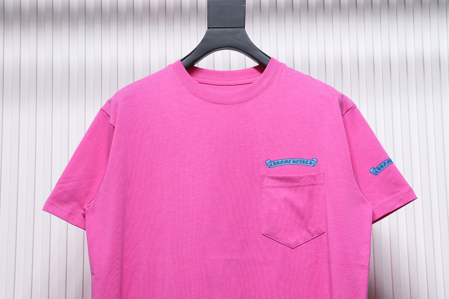 Chrome Hearts New Chrome Hearts Scroll Banner Dopamine Color Pocket T-shirt Pink CH2024
