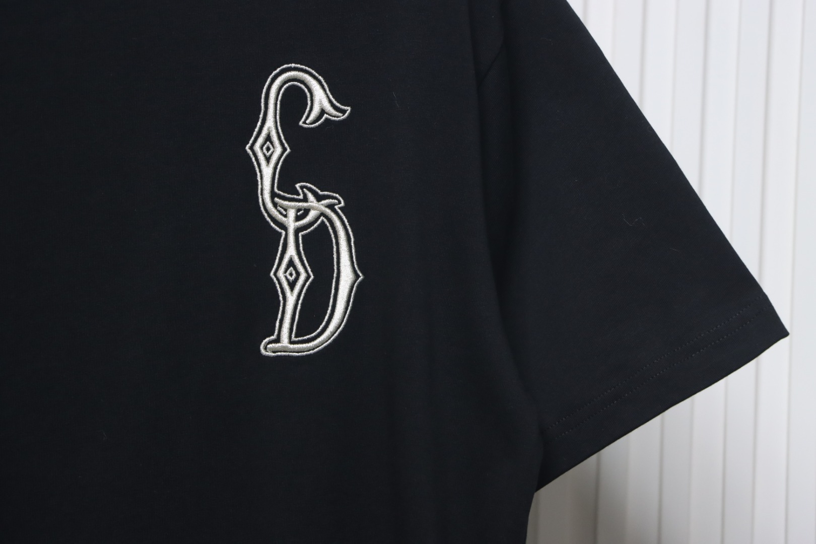 Dior 24ss gold thread embroidered CD short sleeve black