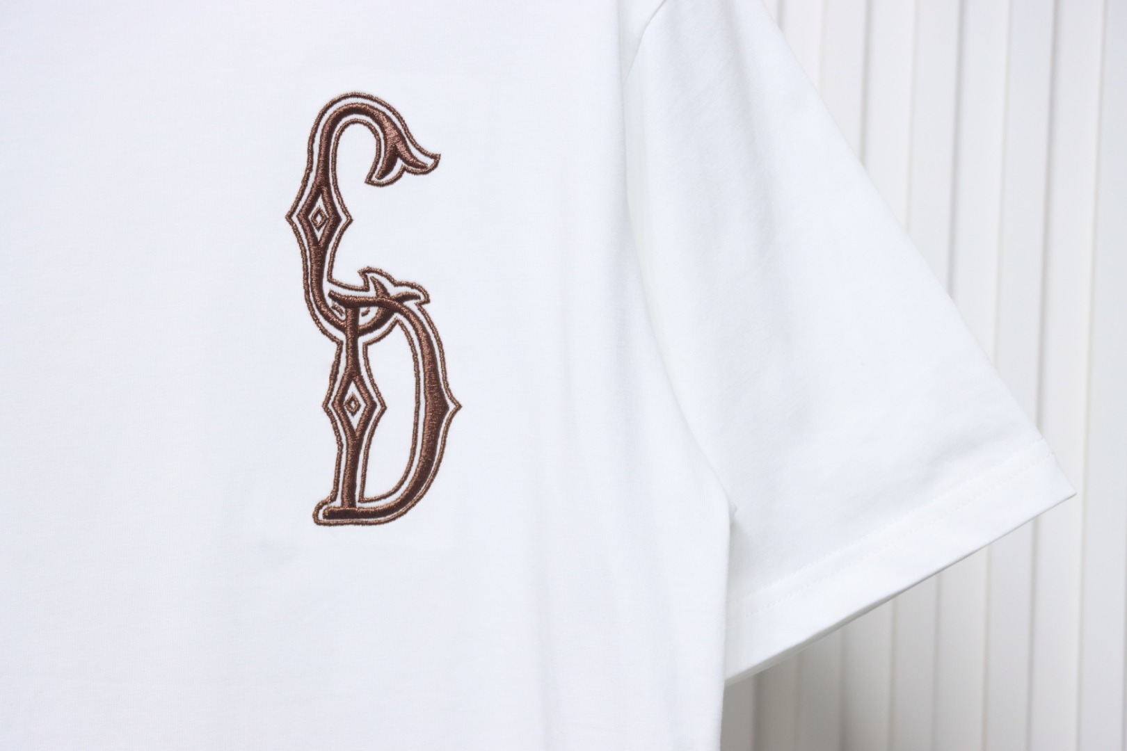 Dior 24ss gold thread embroidered CD short sleeve white 