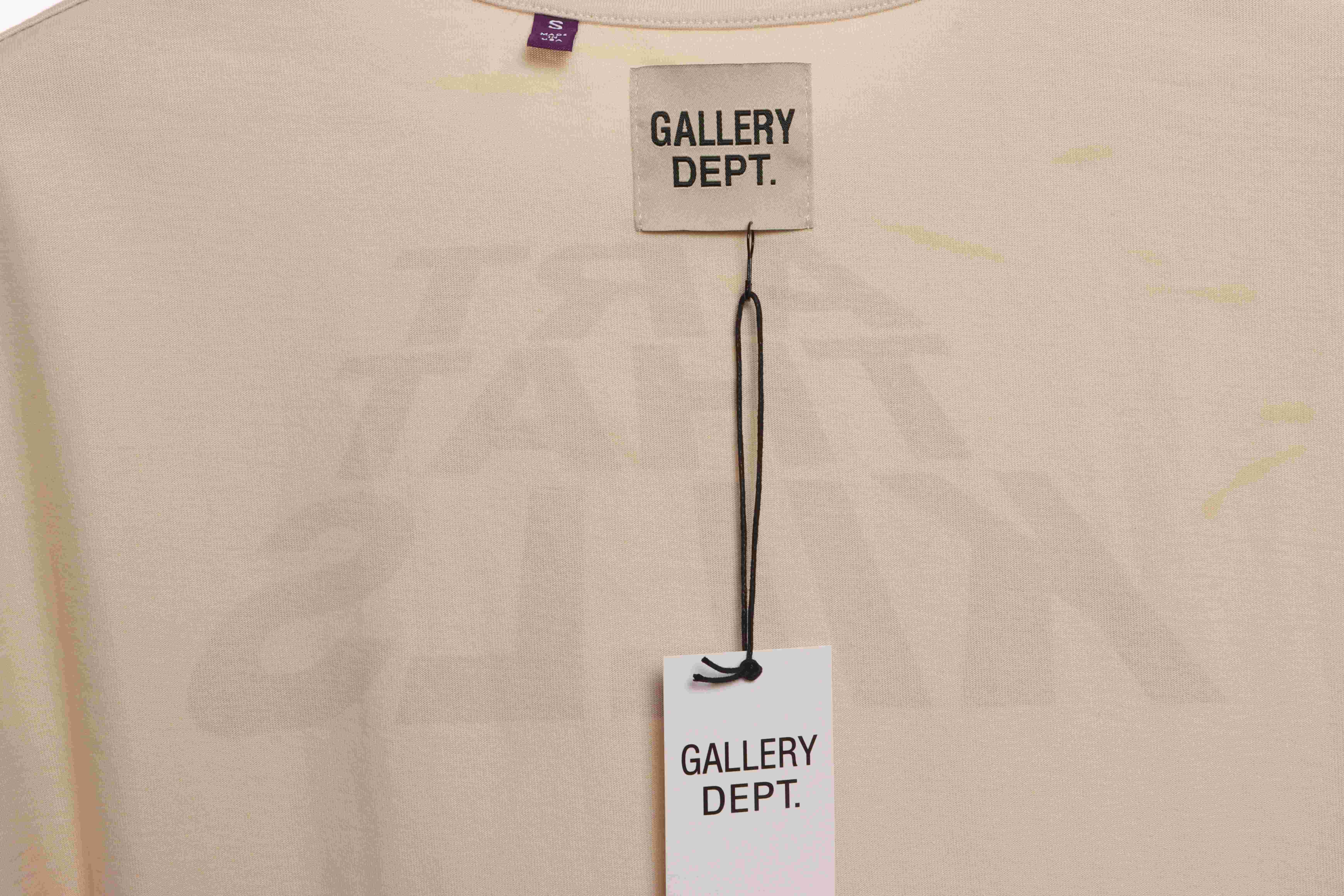 GD portrait print torn short sleeves beige