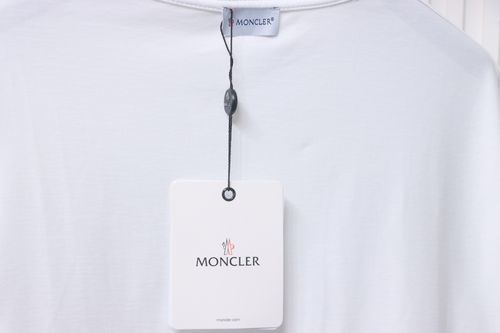 Moncler 25ss chest pressed logo print short sleeves white