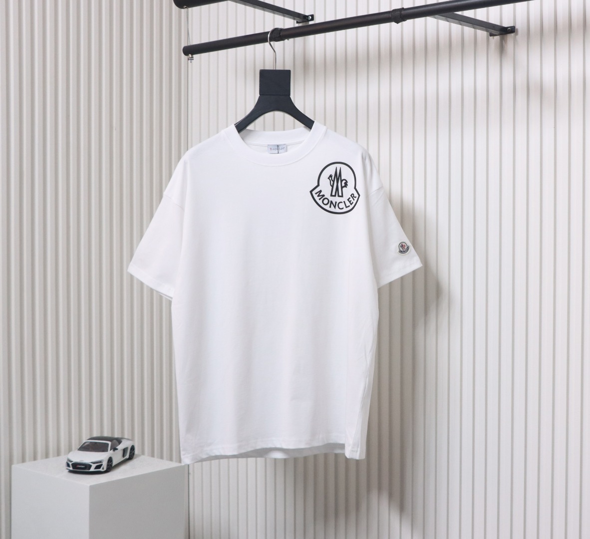 Moncler 25ss chest pressed logo print short sleeves white
