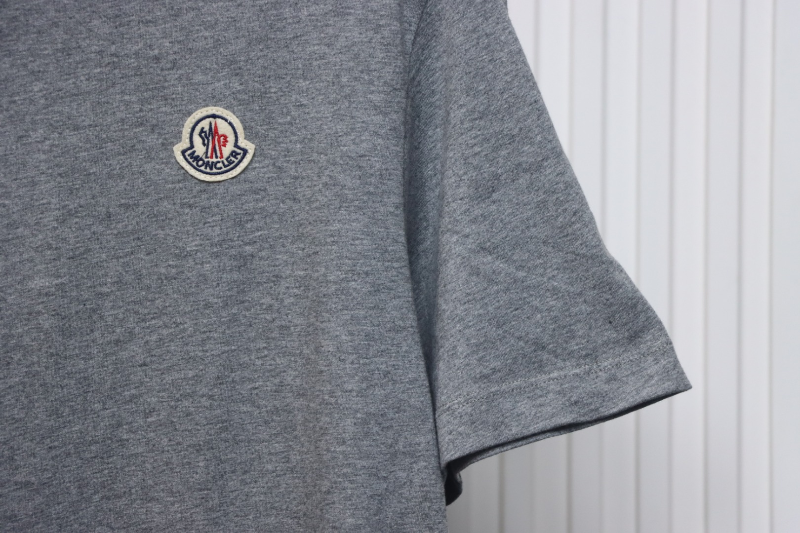 Moncler 25ss classic chest logo short sleeves grey