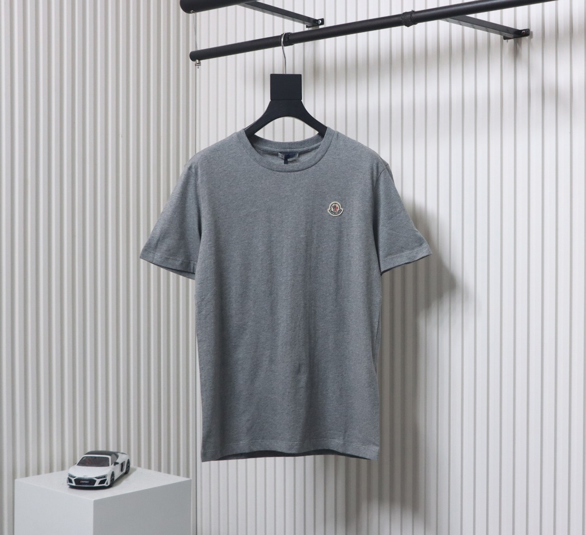 Moncler 25ss classic chest logo short sleeves grey