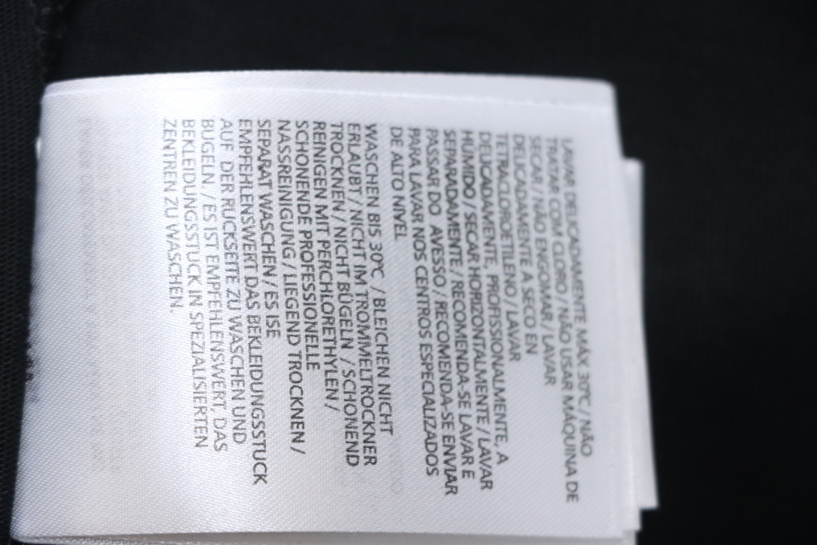 Moncler 25ss embroidered logo short sleeve black