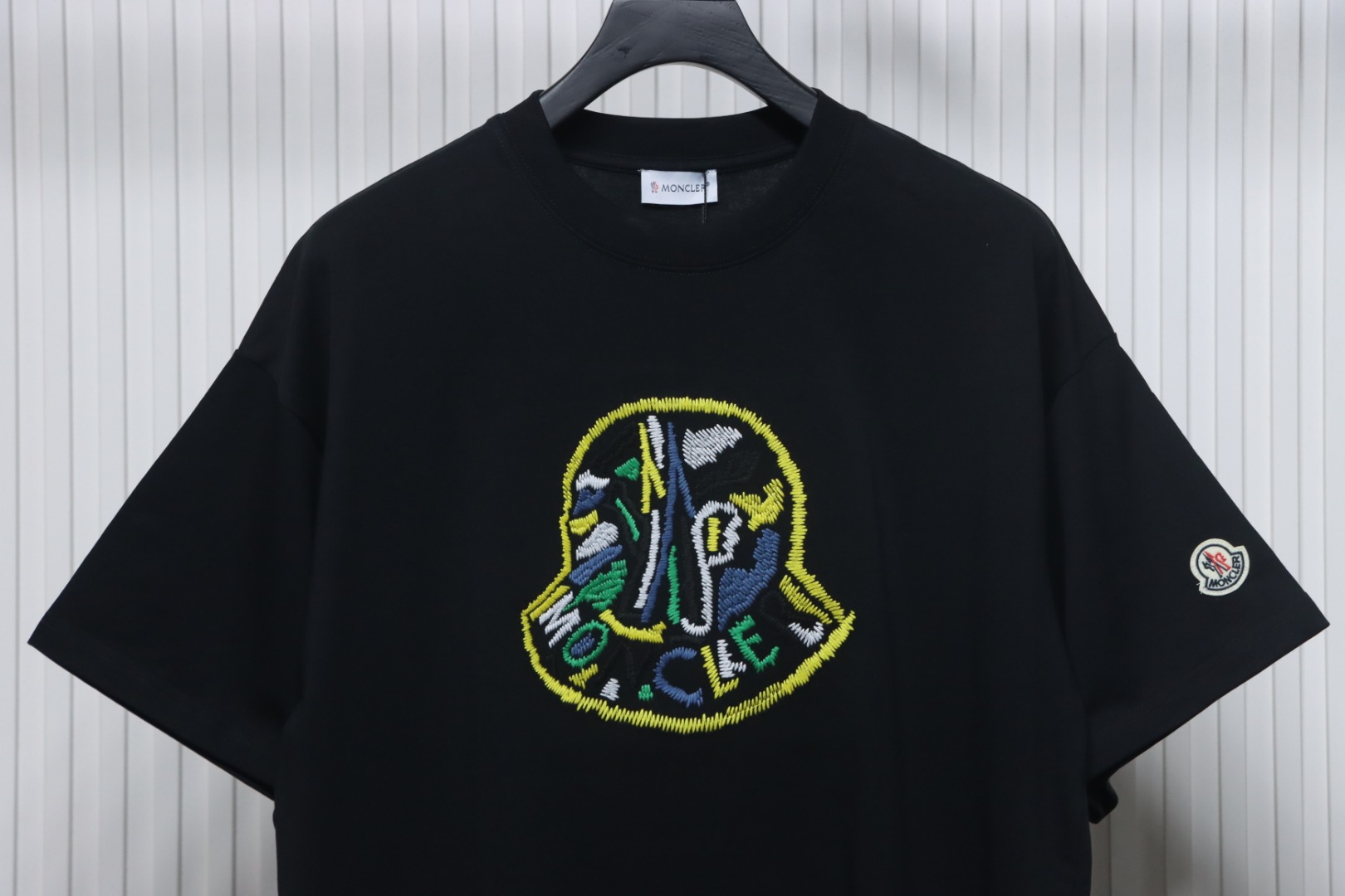 Moncler 25ss embroidered logo short sleeve black