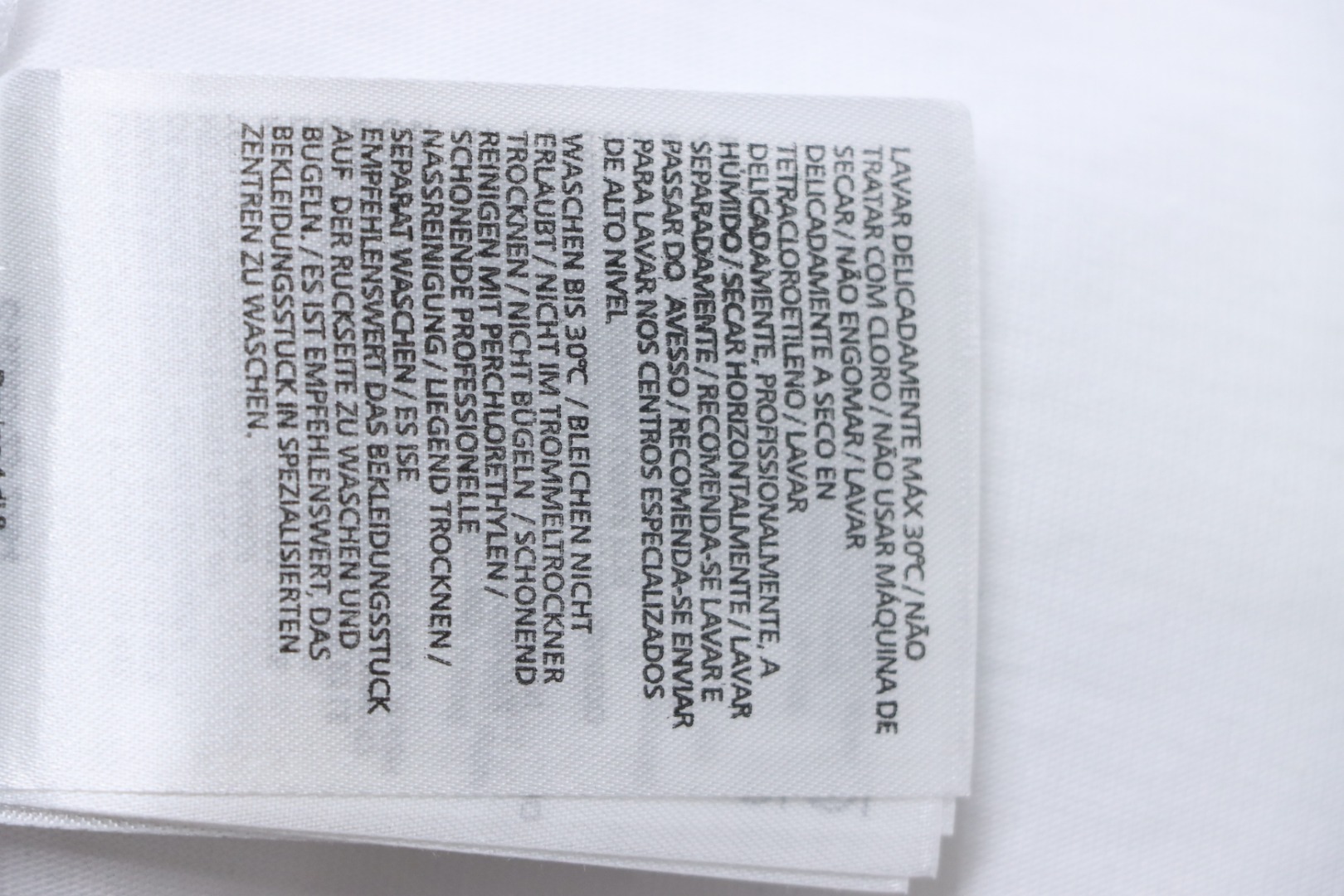 Moncler 25ss embroidered logo short sleeve white