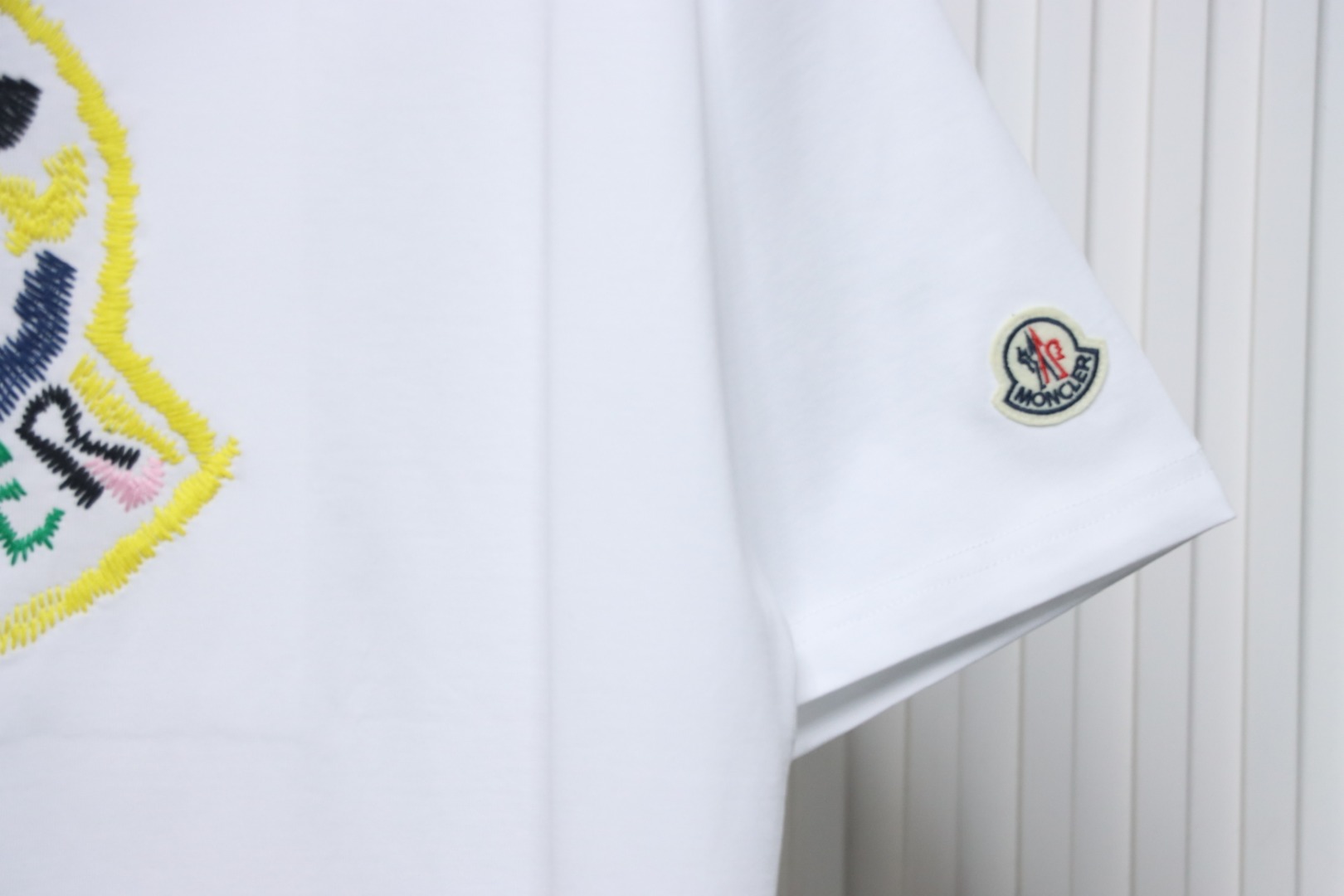 Moncler 25ss embroidered logo short sleeve white