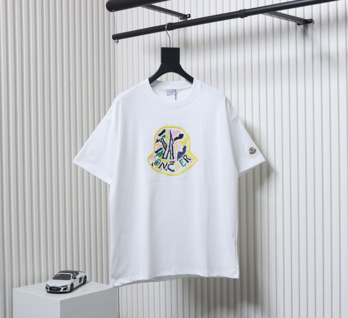 Moncler 25ss embroidered logo short sleeve white