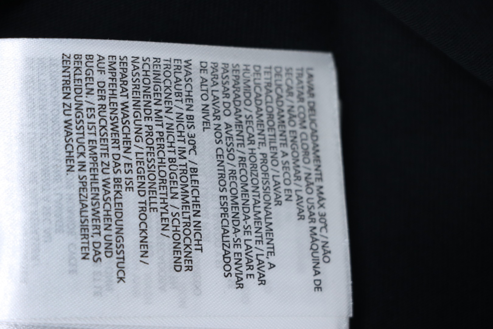 Moncler 25ss overlapping logo print short sleeve black