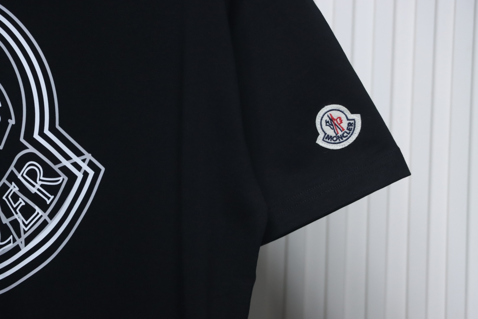 Moncler 25ss overlapping logo print short sleeve black