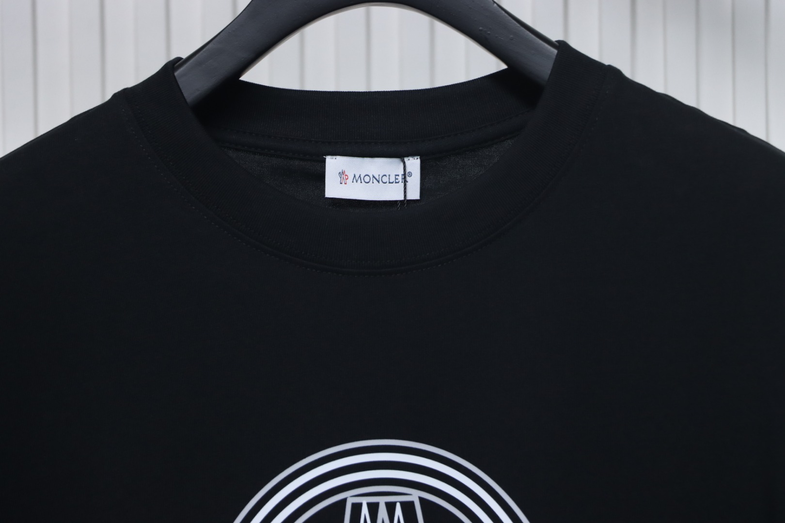 Moncler 25ss overlapping logo print short sleeve black