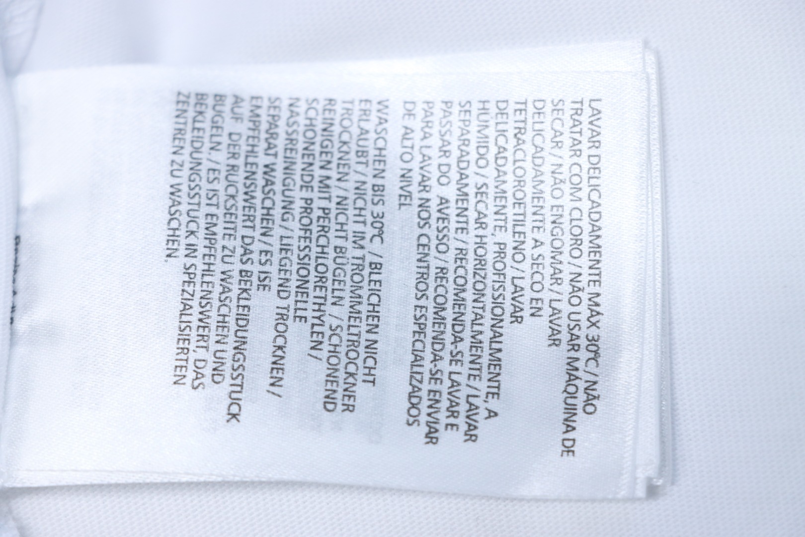 Moncler 25ss overlapping logo print short sleeve white