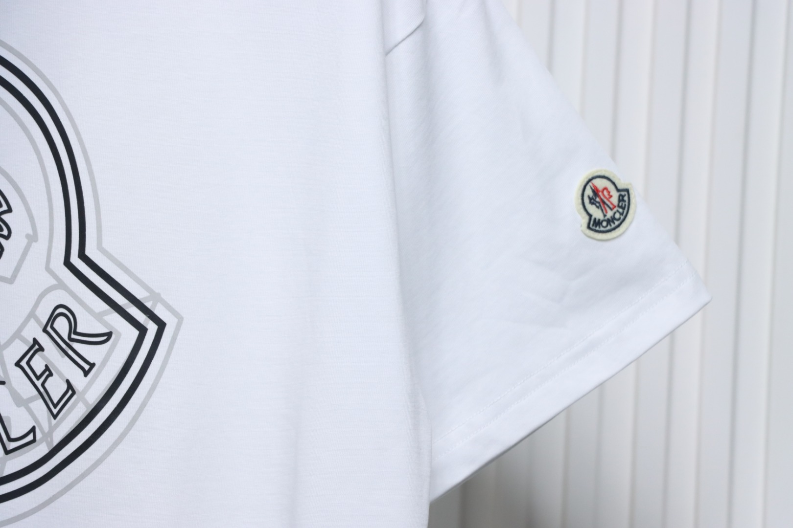 Moncler 25ss overlapping logo print short sleeve white