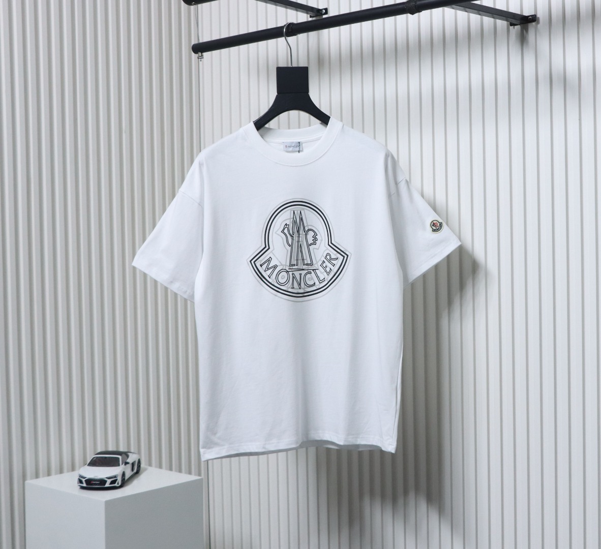 Moncler 25ss overlapping logo print short sleeve white