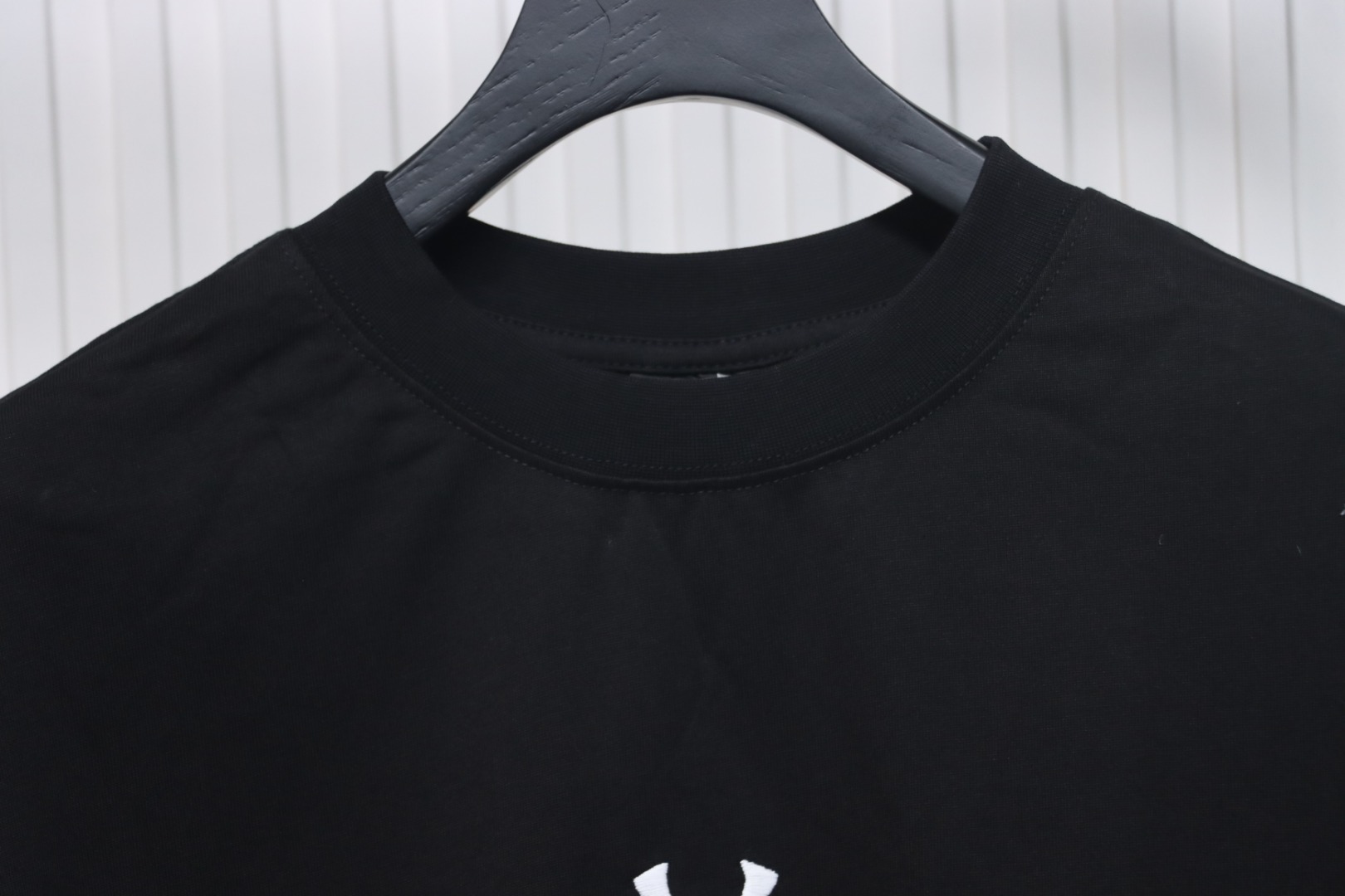 𝘽𝘼𝙇𝙀𝙉𝘾𝙄𝘼𝙂𝘼 × 𝙐𝙣𝙙𝙚𝙧 𝘼𝙧𝙢𝙤𝙪𝙧 BLCG × UA 25SS cross-border joint embroidered short-sleeved T-shirt