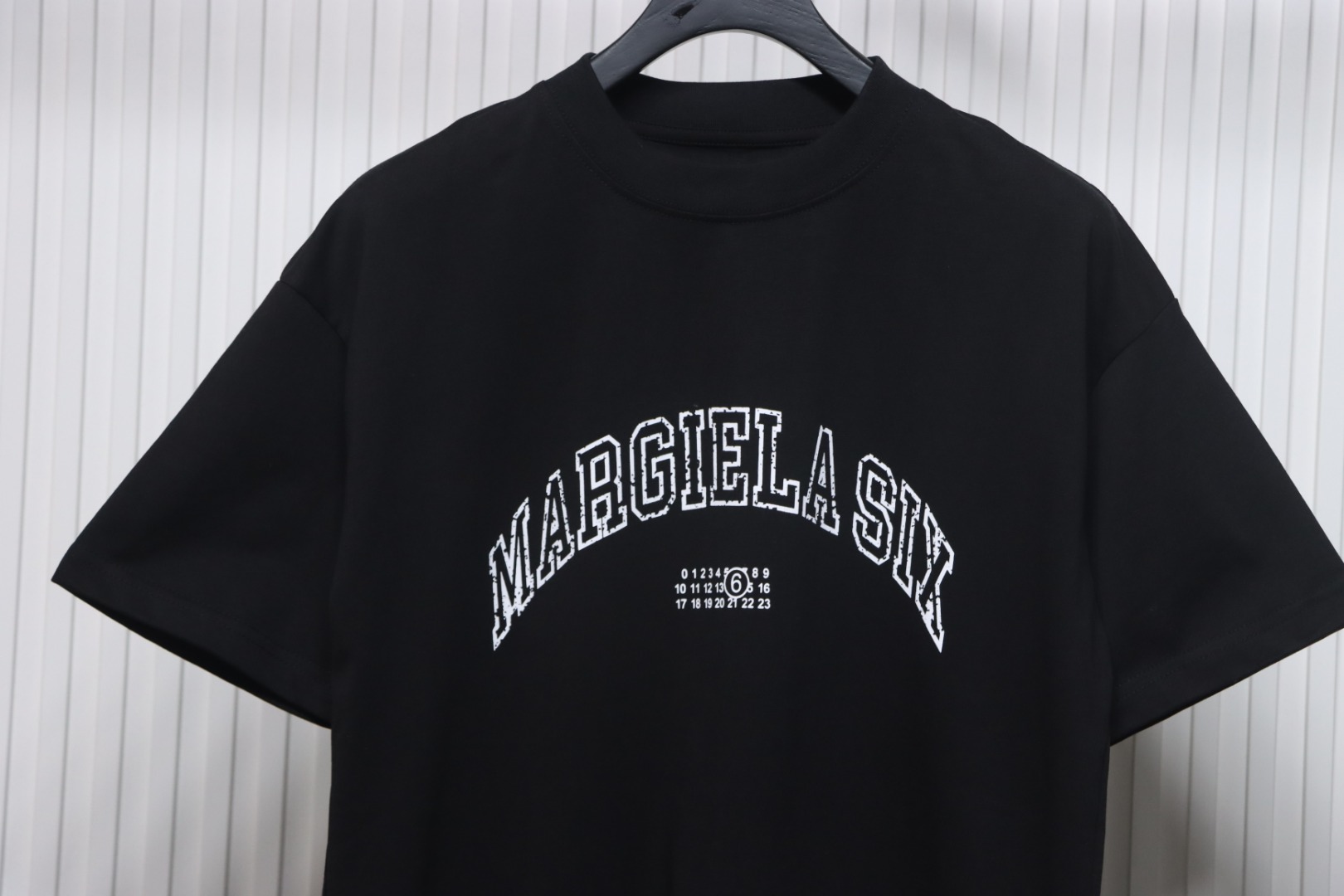 Maison Margiela 25ss mottled arc letter print short sleeve black