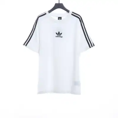 Balenciaga co-branded clover embroidered short sleeves White 01