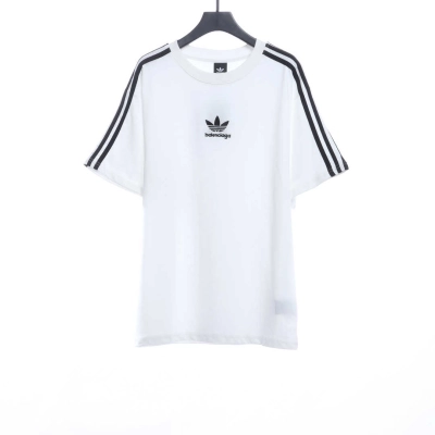 Balenciaga co-branded clover embroidered short sleeves White 01