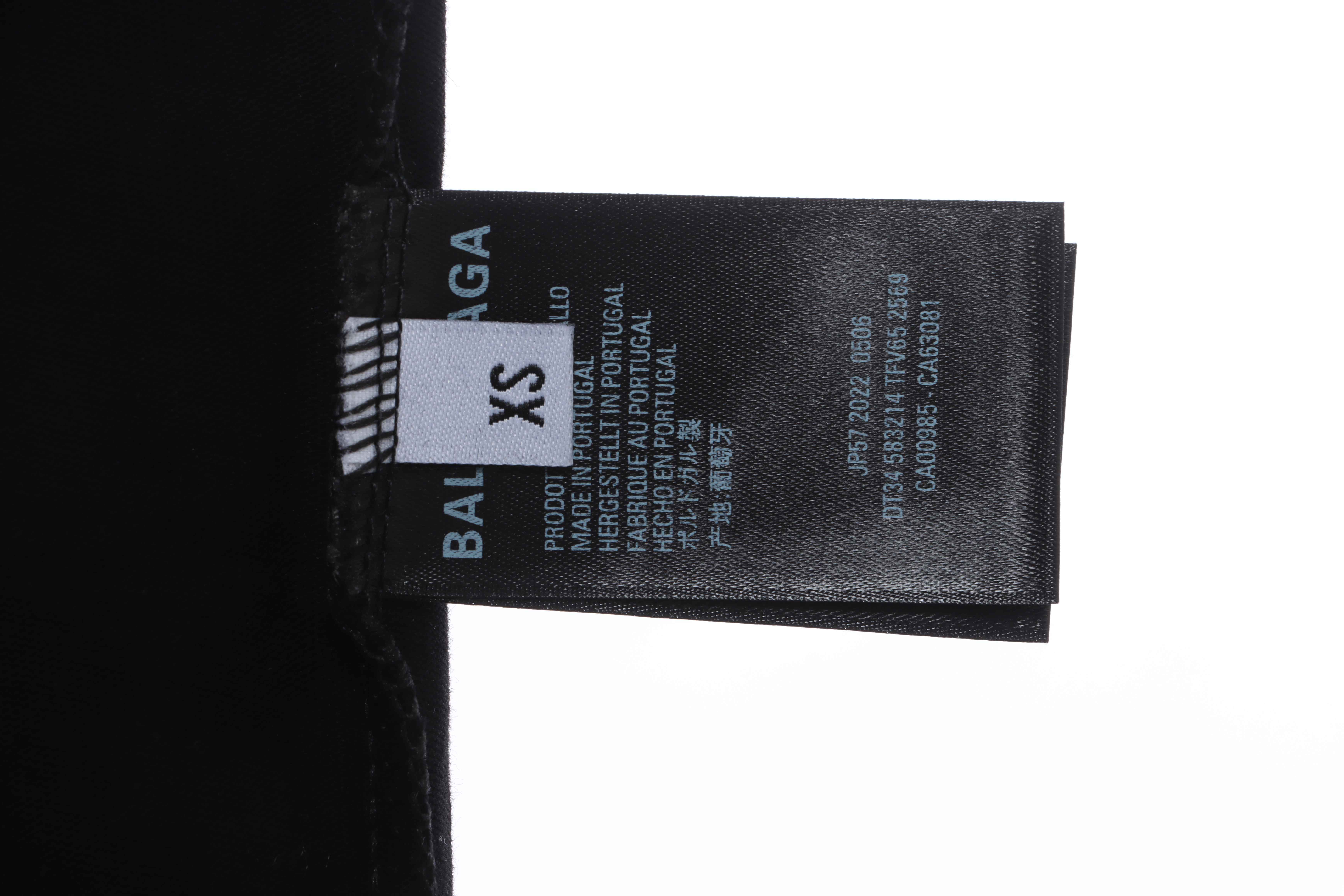 Balenciaga embroidered letters distressed short sleeves black