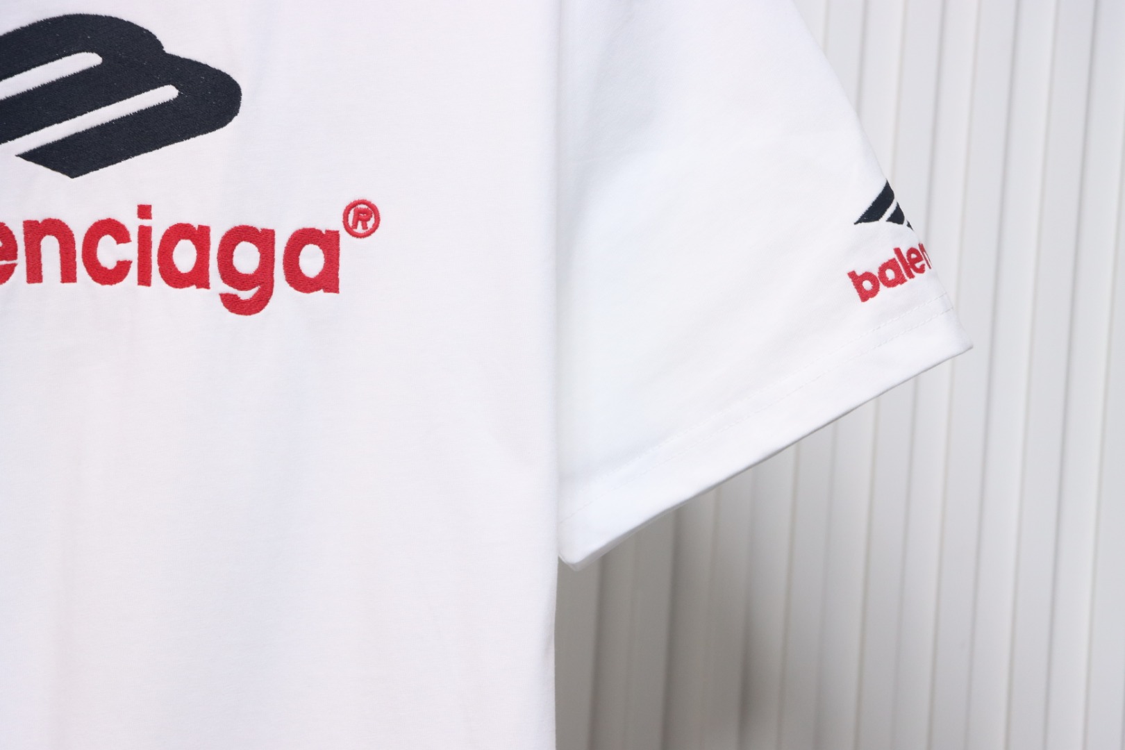 Balenciaga new 3b large m front and back letters embroidered short sleeves white